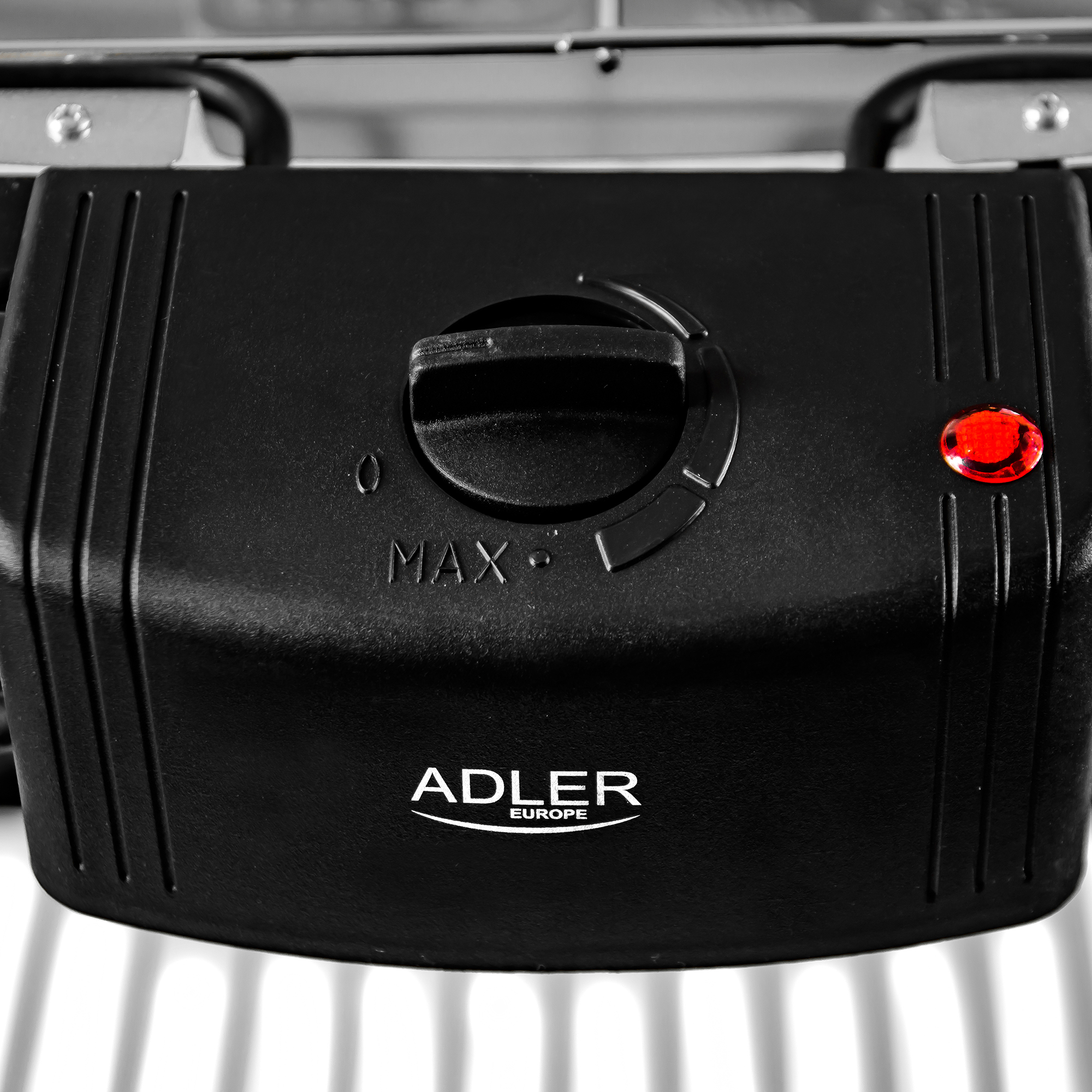 ADLER AD6602 Barbacoa Parrilla Eléctrica, Con Base, Ajuste de Temperatura, Calentador Extraíble, 2000 W, Negro